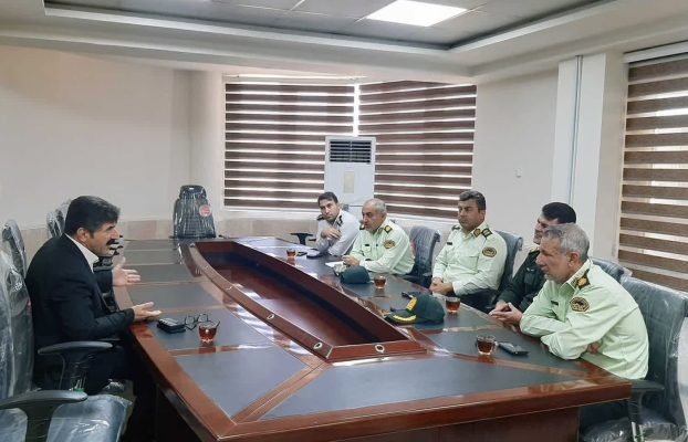 بررسی و اتخاذ تدابیر لازم جهت رفع سد معبر و ساماندهی دستفروشان و وانت‌بارها در سطح شهرایوان